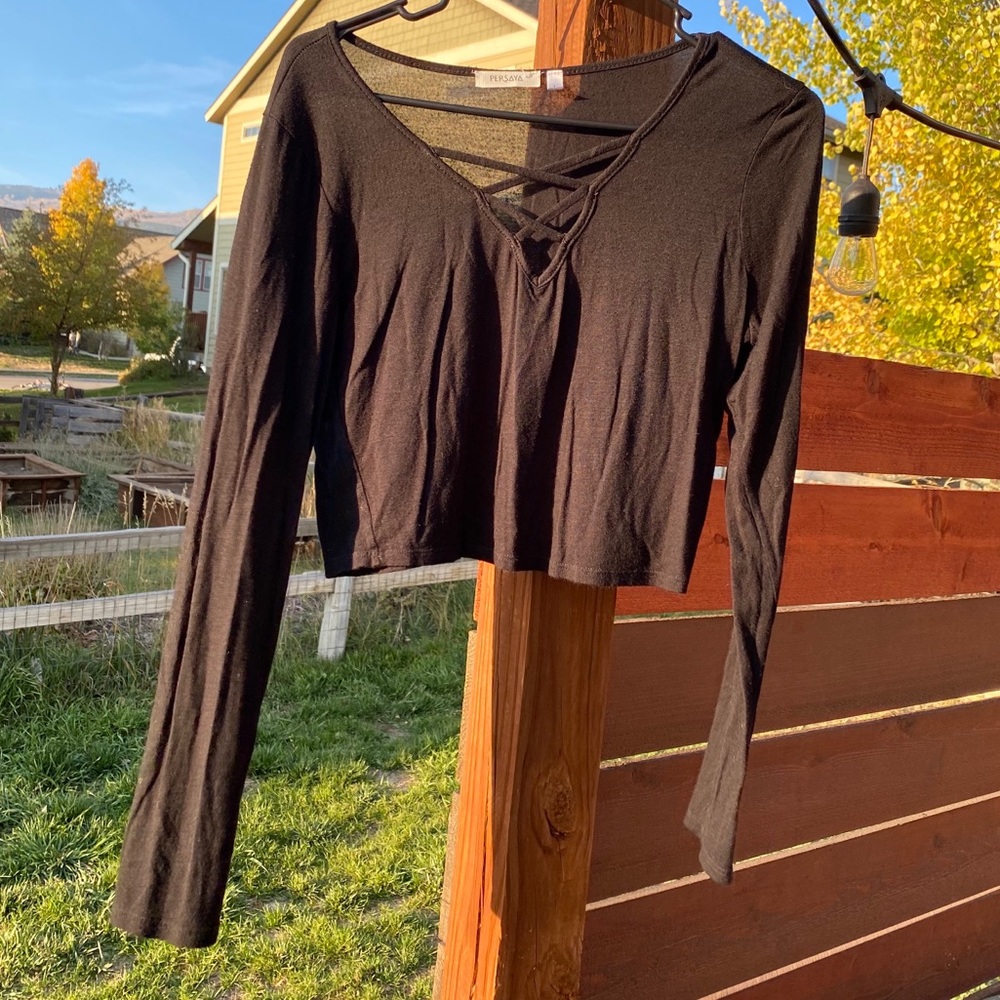 ✨FREE✨PERSAYA Long-Sleeve Thin Crop Top